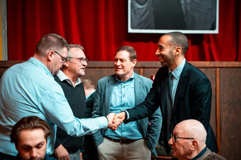 De juiste mix aan tafel: hoe de samenstelling van uw gastenlijst het succes van uw evenement bepaalt